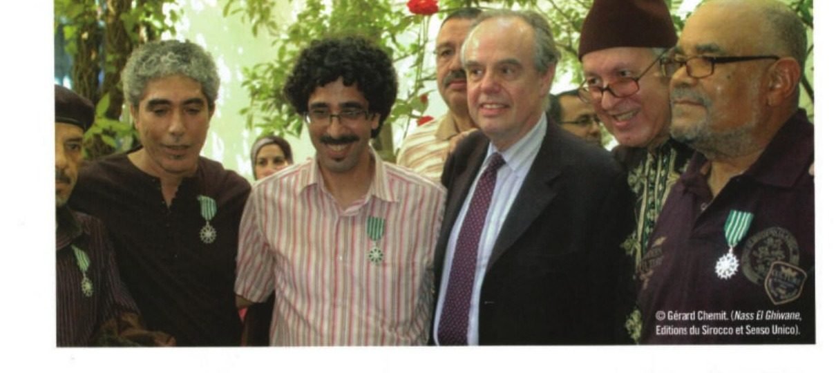 Frédéric Mitterrand decorating members of Nass El Ghiwane